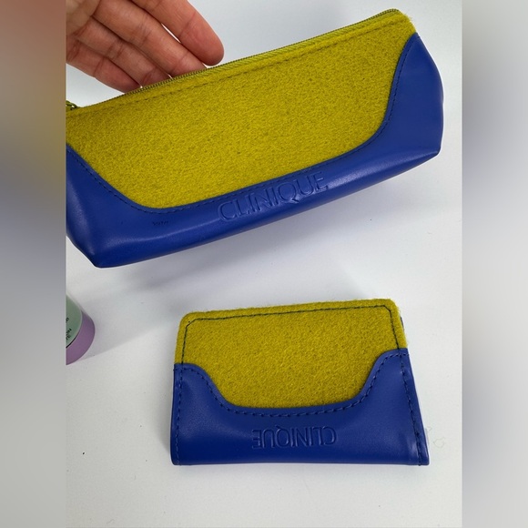 Clinique Set 7 day scrub cream, all about clean with cosmetic bag and cardholder - Picture 3 of 4